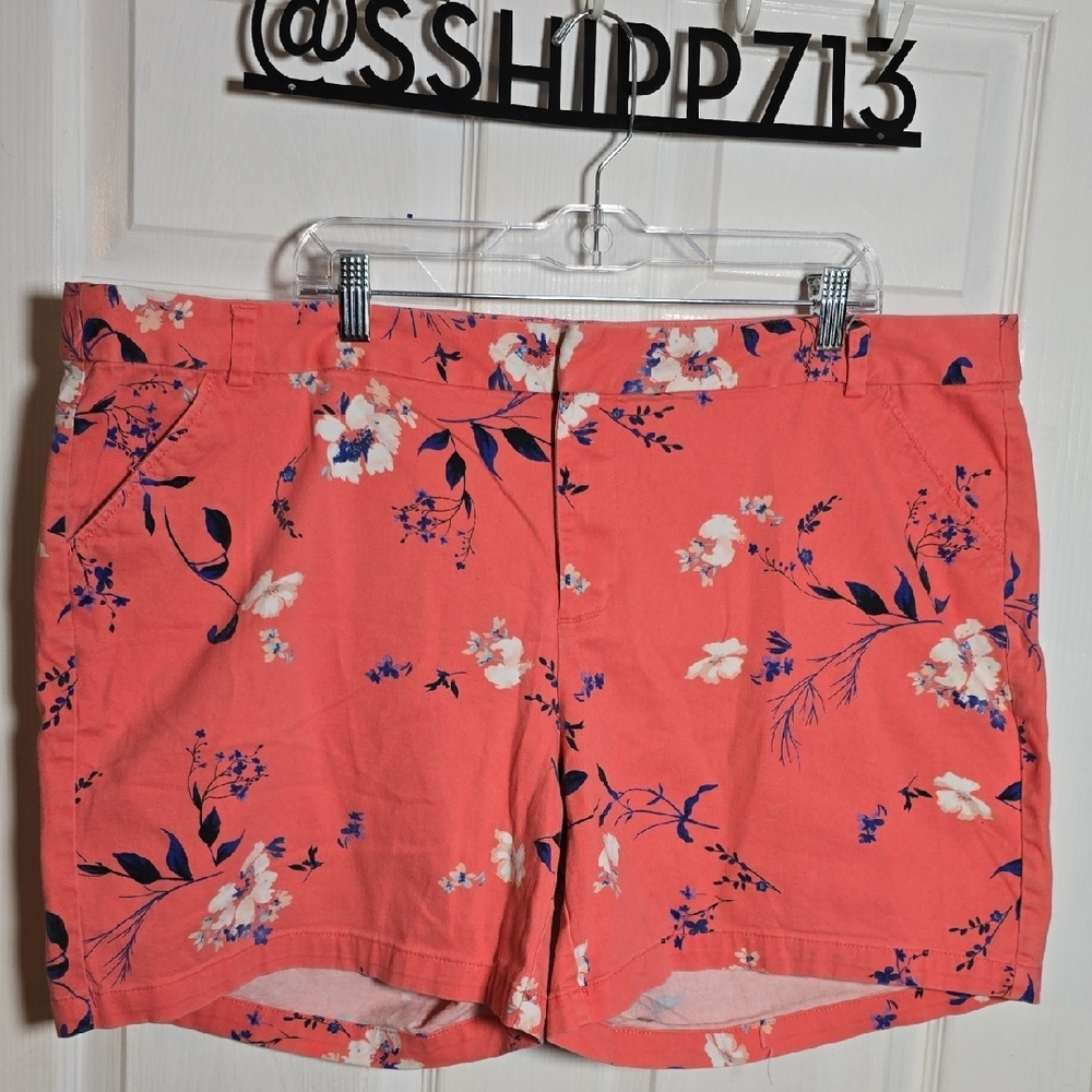 Boutique Floral 24W Coral Women's Bermuda Shorts